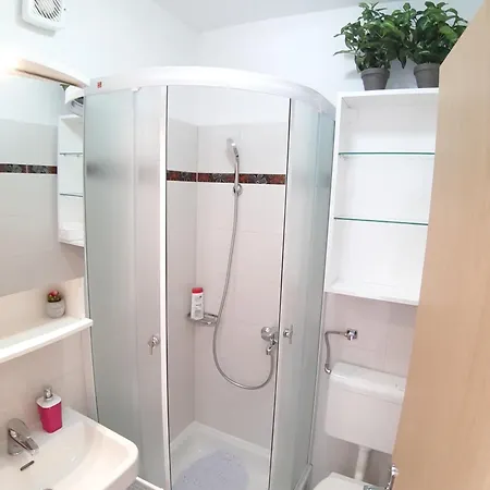 Mg Ravlic Sea View 아파트 *